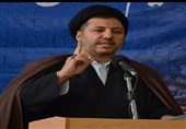 امام جمعه موقت خرمآباد: مردم خدمتگزاران واقعی را میشناسند / برخی اظهارات مقامات مورد رضایت نیست