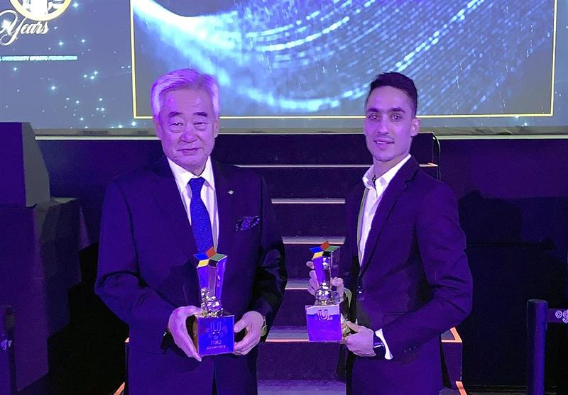 هادی‌پور جایزه بهترین ورزشکار مرد را از فیزو دریافت کرد