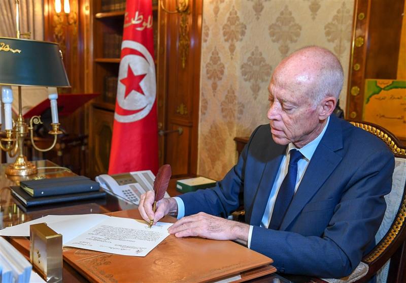 اقدام بی‌سابقه‌ رئیس‌جمهور تونس+تصویر