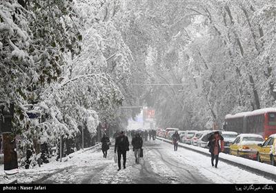 تساقط الثلوج الخریفیة فی طهران