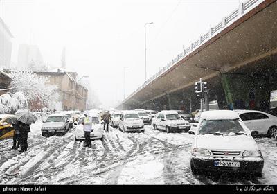 تساقط الثلوج الخریفیة فی طهران