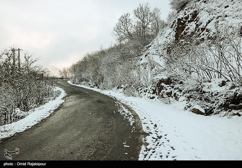 بارش 160 سانتی‌متر برف در آلاشت سوادکوه؛ لغزندگی محورهای شریانی استان مازندران