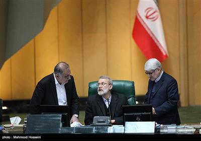 علی لاریجانی در اولین جلسه علنی مجلس شورای اسلامی بعد از سهمیه بندی بنزین