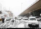 بارش سنگین برف در آذربایجان‌شرقی / محورهای مواصلاتی ‌لغزنده است