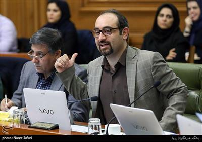حجت نظری در جلسه شورای شهر تهران