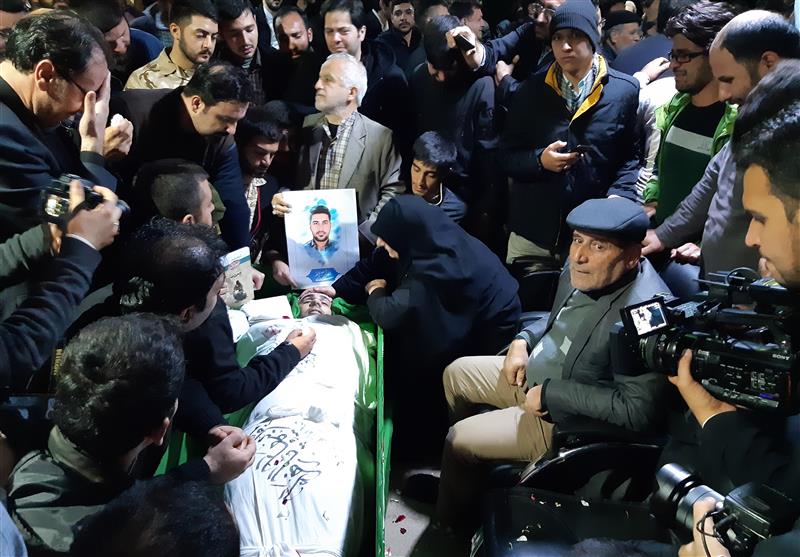 وداع کم نظیر مردم تهران با پیکر شهدای مدافع امنیت+عکس و فیلم