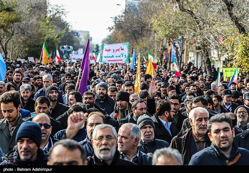 ‌راهپیمایی باشکوه مردم با بصیرت شهرستان‌های اصفهان در واکنش به اغتشاشات اخیر‌ +‌ فیلم