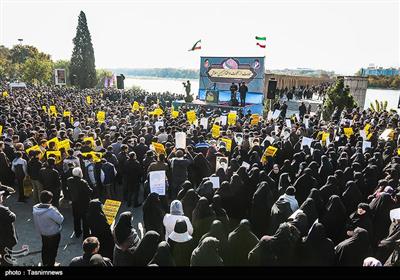 Massive Rally Held in Iran&apos;s Isfahan against Recent Riots