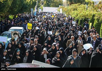 Massive Rally Held in Iran&apos;s Isfahan against Recent Riots