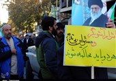 سمنان| مهدیشهری‌ها در محکومیت اغتشاشگران راهپیمایی می‌کنند‌