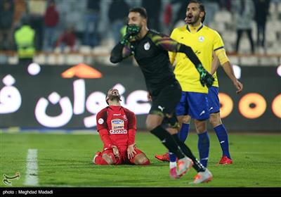 دیدار تیم‌های فوتبال پرسپولیس و نفت مسجدسلیمان