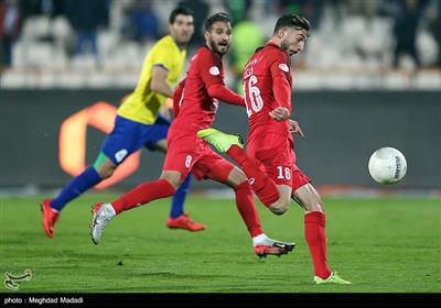 دیدار تیم‌های فوتبال پرسپولیس و نفت مسجدسلیمان