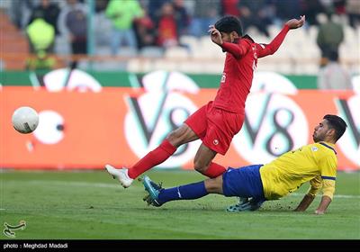 دیدار تیم‌های فوتبال پرسپولیس و نفت مسجدسلیمان