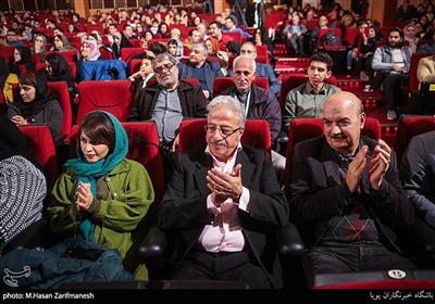 علیرضا خمسه بازیگر سینما و تلویزیون در مراسم اختتامیه جشنواره فیلم رشد