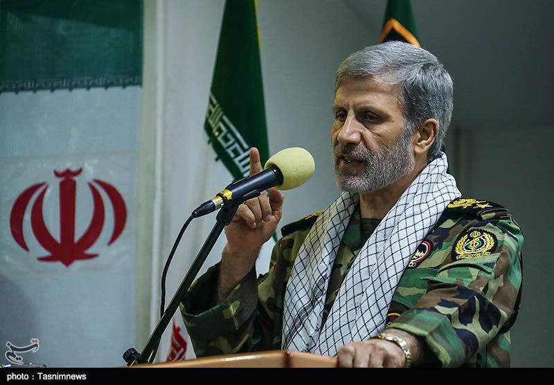 وزیر دفاع در زنجان: مردم ایران اجازه از بین بردن امنیت کشور را به دشمنان نمی دهند