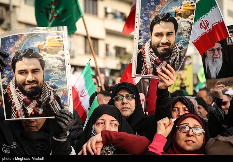 ماجرای حضور خانواده شهدای مدافع حرم در راهپیمایی 4 آذرماه