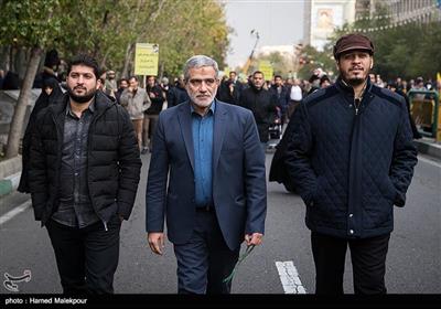 مجید قلی‌زاده مدیرعامل خبرگزاری تسنیم در راهپیمایی حمایت از اقتدار و امنیت در تهران