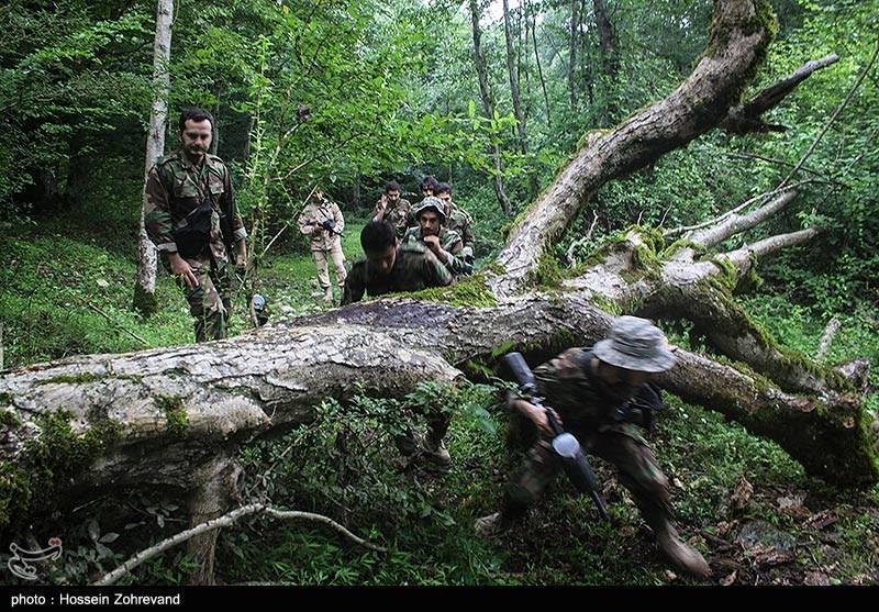 Basij Special Forces Take Aerial Practice