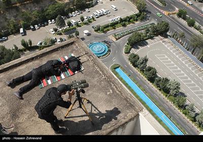 تیم رهایی گروگان یگان ویژه فاتحین در حین انجام ماموریت تامینی اجلاس جنبش عدم تعهد در تهران است