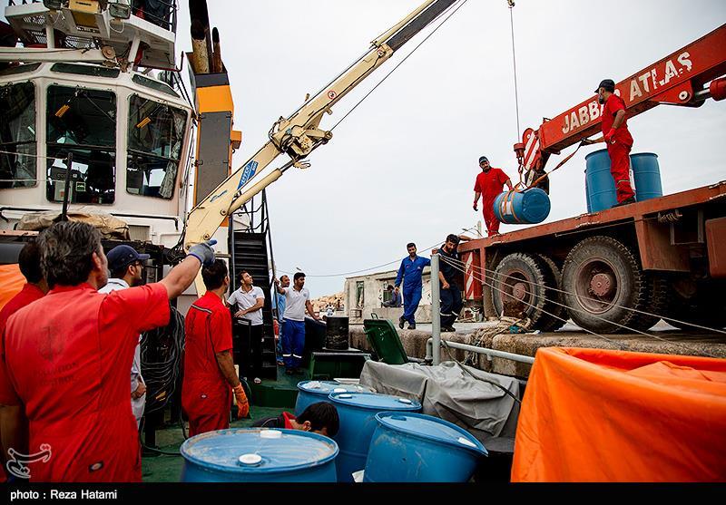 آلودگی نفتی با منبع نامشخص از سوی تیم عملیات اداره دریانوردی خرمشهر مهار شد