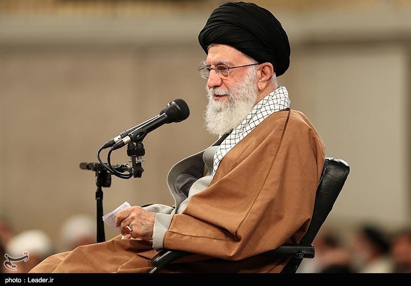 امام خامنه‌ای در دیدار بسیجیان: توطئه‌ عمیقِ وسیعِ بسیار خطرناکی به‌وسیله‌ی مردم نابود شد/ به‌برکت بسیج تهدیدها تبدیل به فرصت می‌شود
