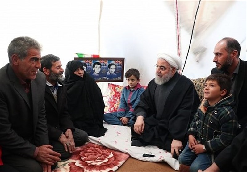 رئیس جمهور از روستای زلزله‌زده «دستجرد» میانه بازدید کرد / دلجویی روحانی از مردم مناطق زلزله‌زده