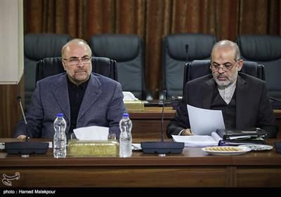 احمد وحیدی و محمدباقر قالیباف در جلسه مجمع تشخیص مصلحت نظام