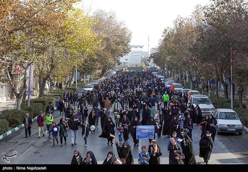 پیاده‌ روی مشهدی‌ها به مناسبت هفته بسیج + فیلم
