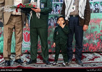 فرزند شهید مدافع حرم محسن حججی در مراسم یادواره شهدای باغ فیض و پنج شهید گمنام دفاع مقدس