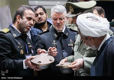 بازدید امیر دریادار حسین خانزادی فرمانده نیروی دریایی ارتش از نمایشگاه دستاوردهای جهاد خودکفایی نداجا