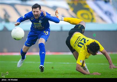دیدار تیمهای فوتبال سپاهان اصفهان و استقلال تهران