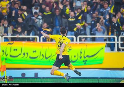 دیدار تیمهای فوتبال سپاهان اصفهان و استقلال تهران