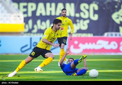 دیدار تیمهای فوتبال سپاهان اصفهان و استقلال تهران