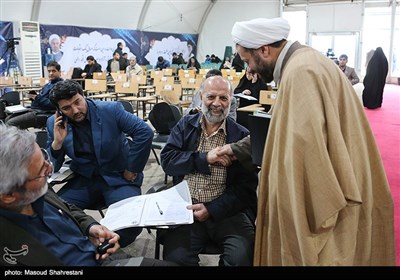 حضور علیرضا محجوب در فرمانداری تهران برای ثبت‌نام در یازدهمین دوره انتخابات مجلس شورای اسلامی 