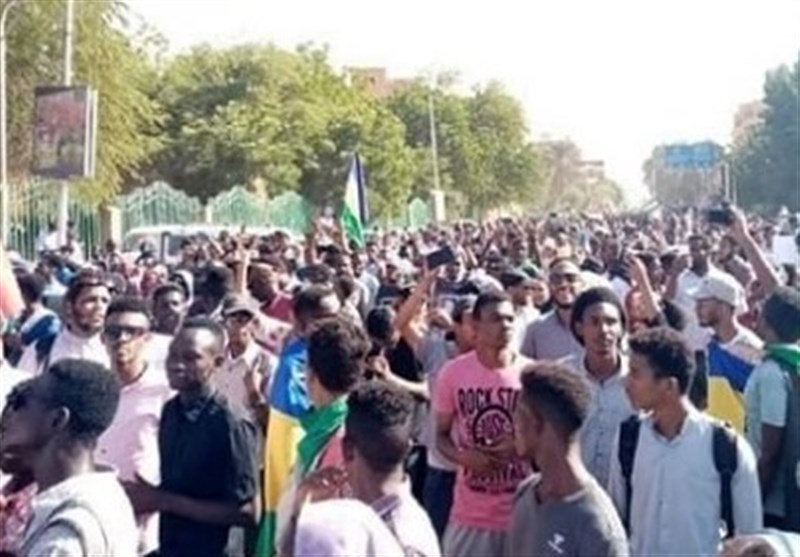 سودانی‌ها خواستار سرنگونی دولت حمدوک شدند