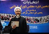 حضور احمد مازنی در وزارت کشور برای ثبت‌نام در یازدهمین دوره انتخابات مجلس شورای اسلامی 