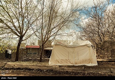 روستای ورنکش میانه یک ماه پس از زلزله