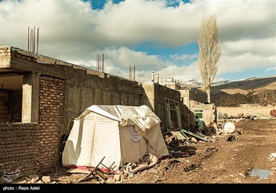 روستای ورنکش میانه یک ماه پس از زلزله