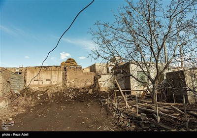 روستای ورنکش میانه یک ماه پس از زلزله