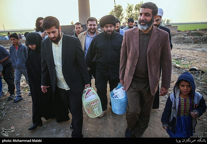 حضور حاج حسین یکتا در مراسم ازدواج زوج جهادگر در کوره آجرپزی تهران