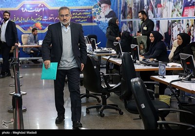 ثبت نام سیدمحمد حسینی در ششمین روز ثبت‌نام داوطلبان انتخابات مجلس یازدهم 