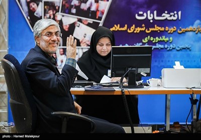 ثبت‌نام کیومرث هاشمی در یازدهمین دوره انتخابات مجلس شورای اسلامی - وزارت کشور