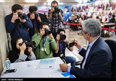 ثبت‌نام محمود صادقی در یازدهمین دوره انتخابات مجلس شورای اسلامی - وزارت کشور