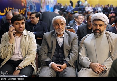 حضور الیاس نادران در وزارت کشور برای ثبت‌نام در یازدهمین دوره انتخابات مجلس شورای اسلامی