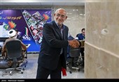 حضور حسین مظفر در وزارت کشور برای ثبت‌نام در یازدهمین دوره انتخابات مجلس شورای اسلامی