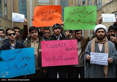 تجمع دانشجویان در حمایت از شیخ زکزاکی مقابل وزارت امور خارجه