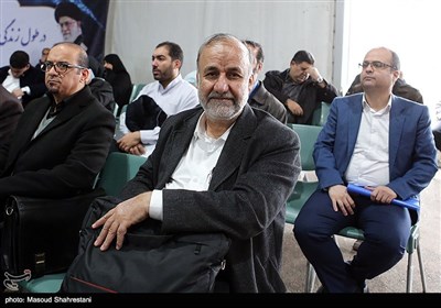 حضور حسن بیادی در فرمانداری تهران برای ثبت‌نام در یازدهمین دوره انتخابات مجلس شورای اسلامی 
