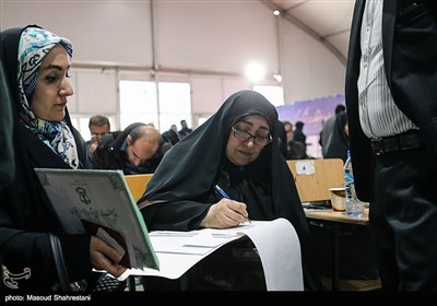 حضور سهیلا جلودارزاده در فرمانداری تهران برای ثبت‌نام در یازدهمین دوره انتخابات مجلس شورای اسلامی 