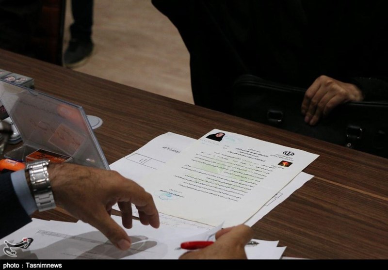 ثبت نام از داوطلبان نمایندگی در حوزه انتخابیه ارومیه به روایت تصویر