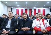 محمود رضا پیروی دبیرکل سازمان هلال احمر و عزیزالله شهبازی استاندار البرز در آئین افتتاح و بازگشایی خط تولید فیلتر همودیالیز